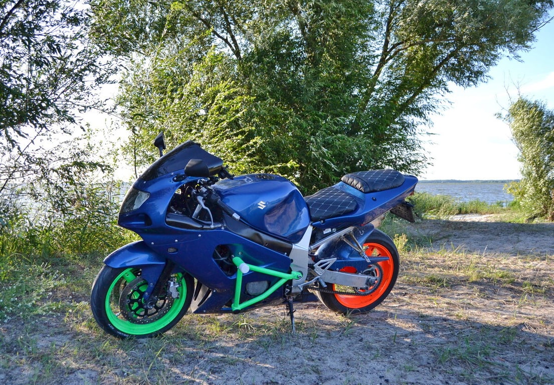 «Не изменю статус, пока не куплю спортбайк!» Жительница Брестской области о своей мечте — Suzuki GXS-R 600