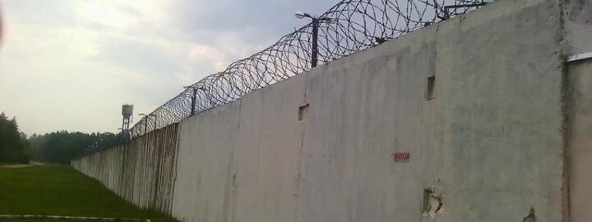 Охранники ИК-22 «Волчьи норы» разбились на машине прямо у колонии, один при смерти, а второго осудили как виновника