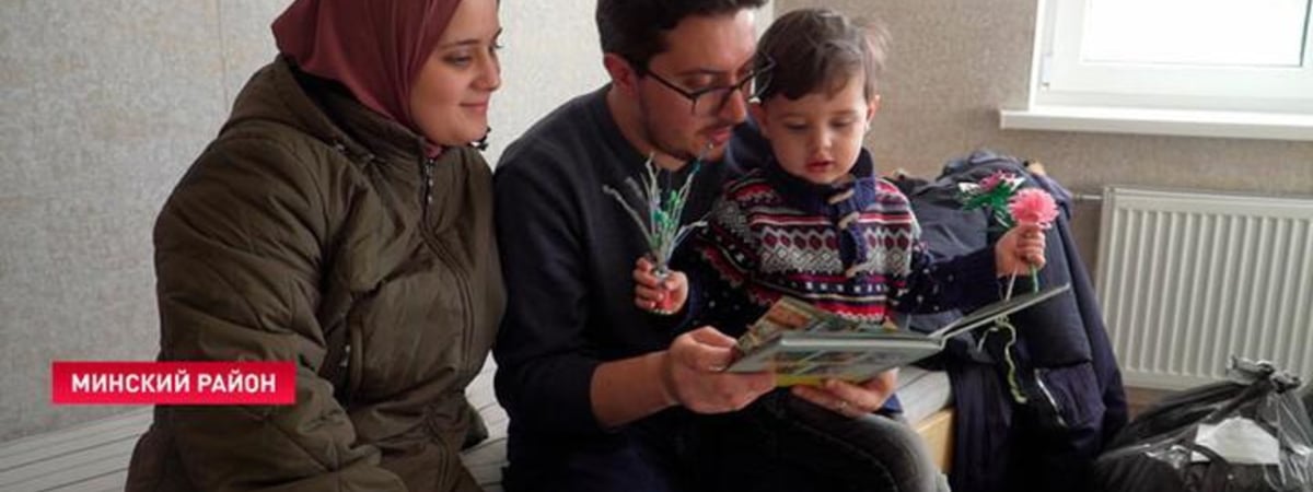 «Две однушки и двушка». Семье беженцев из Палестины дали ключи сразу от трех арендных квартир под Минском
