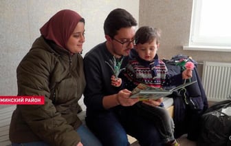 «Две однушки и двушка». Семье беженцев из Палестины дали ключи сразу от трех арендных квартир под Минском