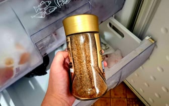 Зачем класть кофе в морозильник? Собрали 6 трюков, которые помогут сэкономить (и не только) — Полезно