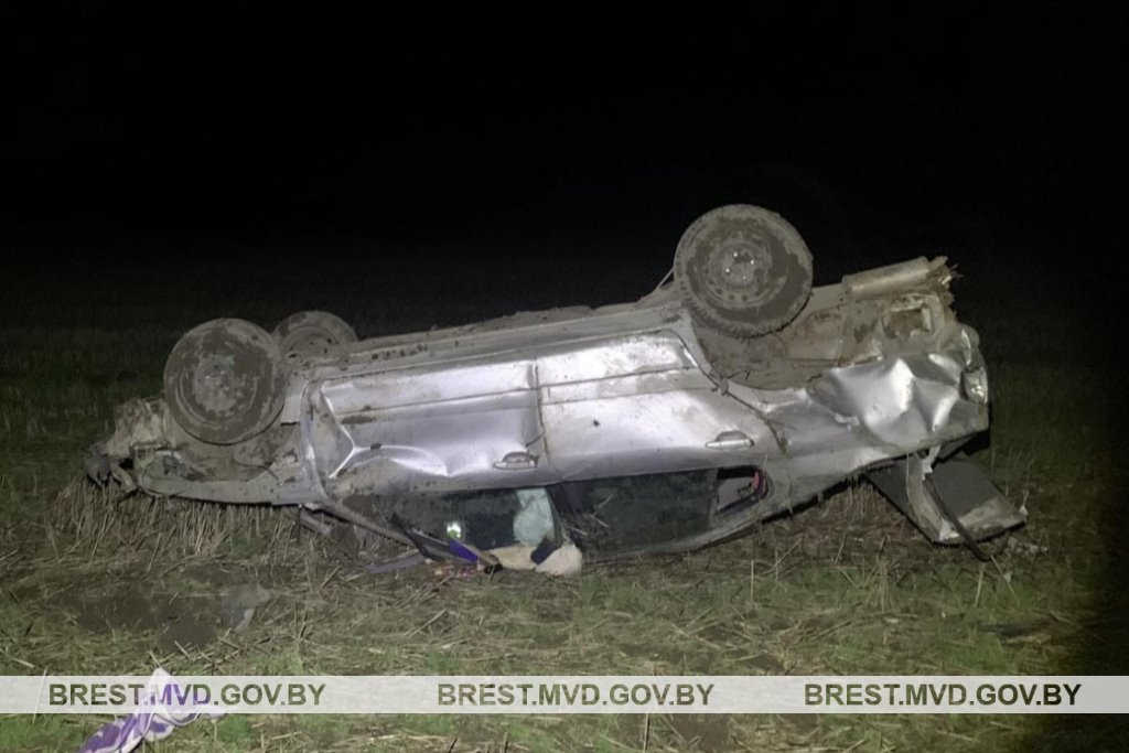 В Каменецком районе перевернулся Nissan