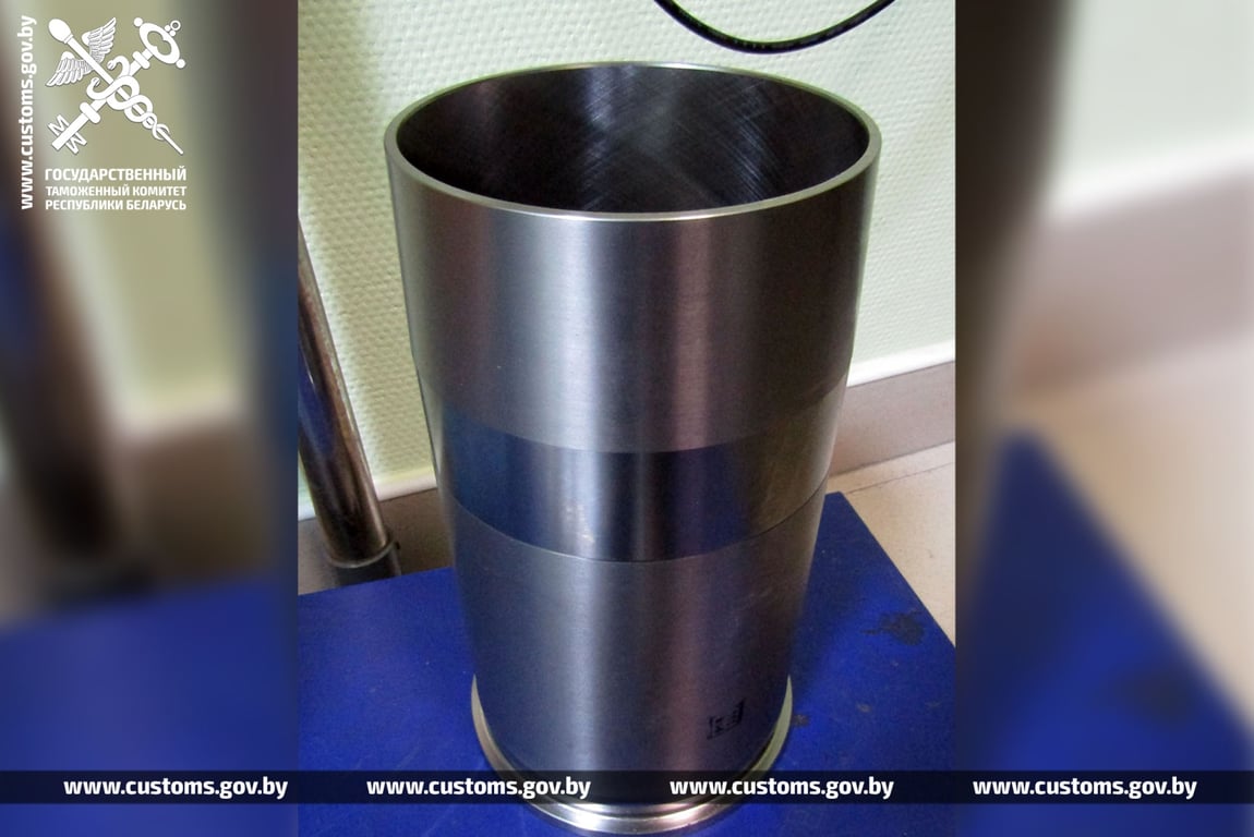 Водитель туристического автобуса спрятал от таможни автозапчасти. Где?
