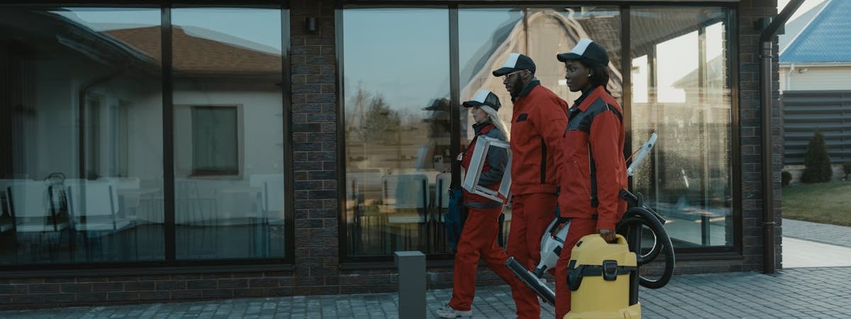 Многотысячные демонстрации за права женщин прошли во Франции