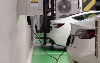 За год число зарядных устройств для электромобилей в КНР выросло в 1,5 раза