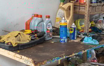 Нефтебазу в Ростовской области не могут потушить третьи сутки