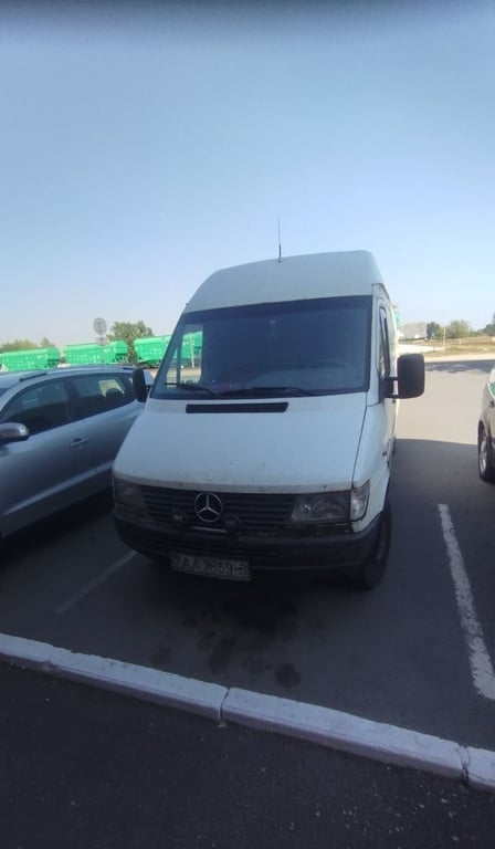 Белорус с 930 литрами спирта в фургоне нарушил ПДД