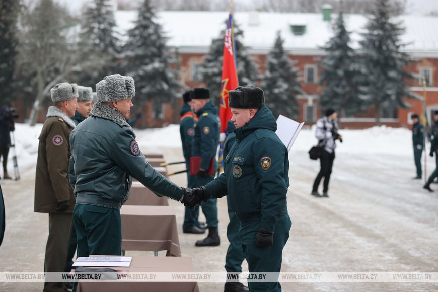 Около 80 молодых сотрудников МЧС приняли присягу в Брестской крепости