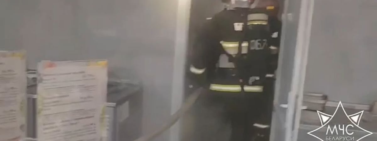 В Гродно загорелось кафе быстрого питания на Космонавтов