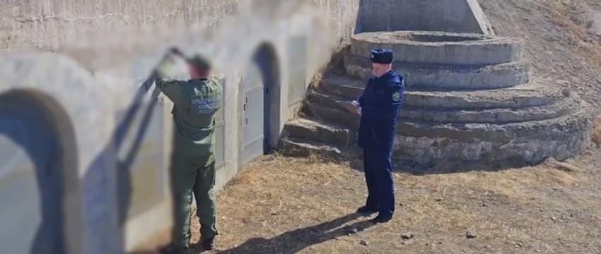 Паре в России грозит срок за романтическую надпись на стене крепости