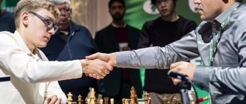 Лучший шахматист всех времен сенсационно проиграл 18-летнему белорусу