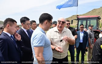 В поисках заветного миллиарда. Как Лукашенко стал коммивояжером