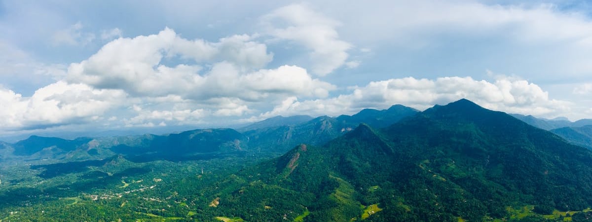 В Киевской области из-за атаки российских беспилотников поврежден частный дом и десять автомобилей