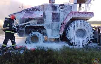 Еще один комбайн сгорел в Витебской области. Видео
