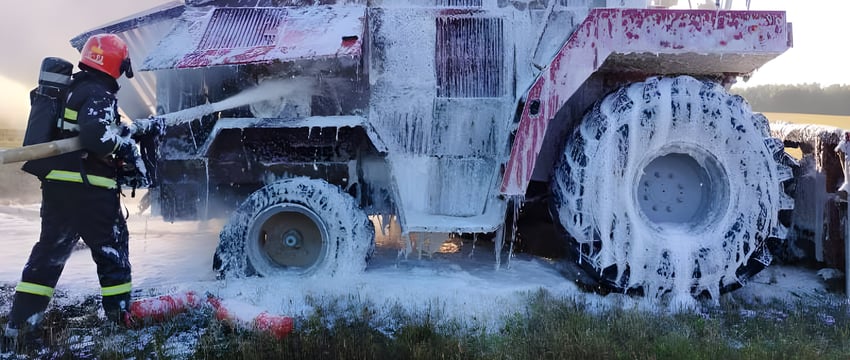 Еще один комбайн сгорел в Витебской области. Видео