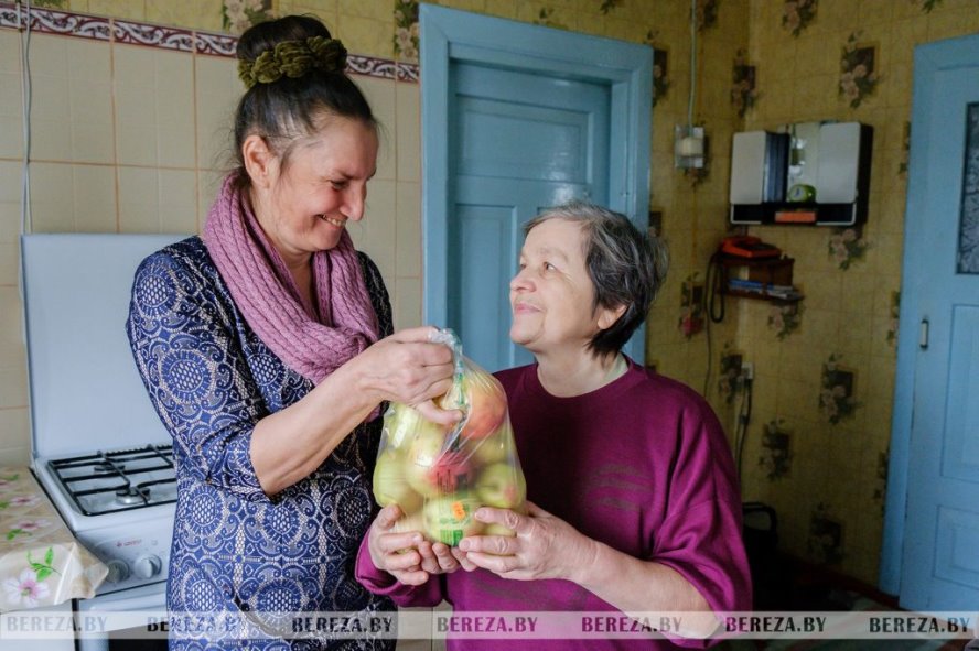 Люди большого сердца: как проходят будни социального работника из Брестской области