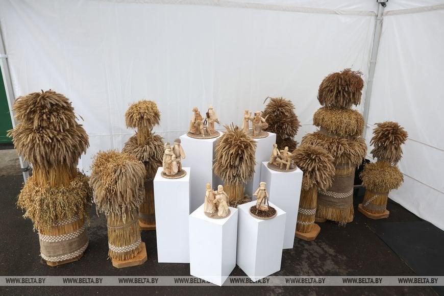 Александр Лукашенко совершает рабочую поездку в Пинский район Брестской области, где посещает ОАО «Парохонское»