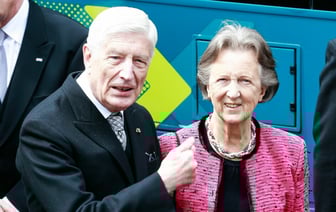 Экс-премьер Нидерландов и его жена покормили с собой