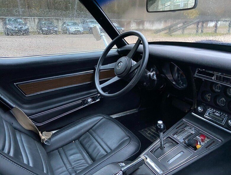 48-летний Chevrolet Corvette продали на аукционе Беларуси. Вот за сколько