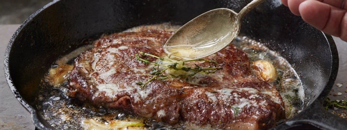 Почему во время жарки из мяса вытекает вода? Узнали, виноваты ли в этом хитрые продавцы — Полезно