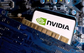 Почему акции Nvidia, считающиеся самыми важными в мире, падают: объяснение эксперта