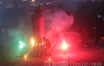 Масленица в Гродно завершилась фаер-шоу и сжиганием чучела