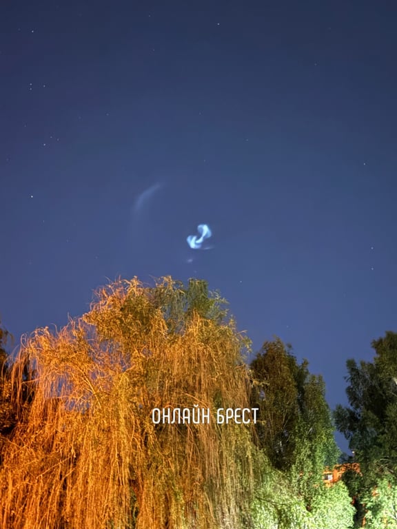 В небе над Брестом читатели наблюдали странный объект. Что это было?