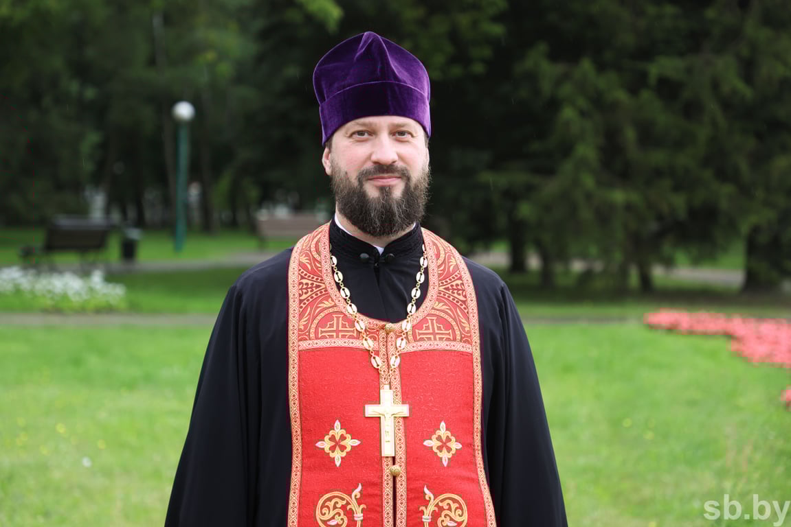 Крестный ход «Церковь и армия» совершил в Бресте памятные литии по пограничникам, отдавшим жизни за Родину