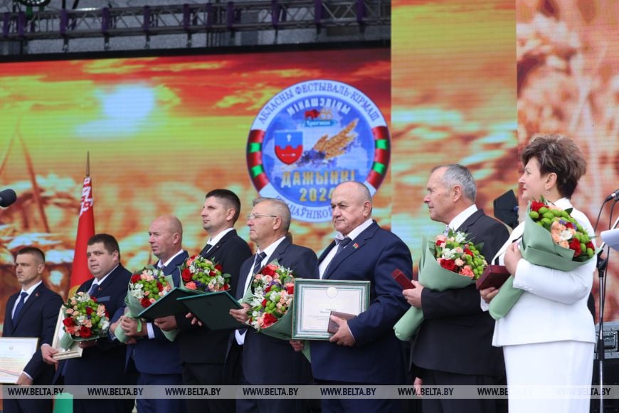 Александр Лукашенко принимает участие в фестивале-ярмарке »Дажынкi-2024», которые проходят в городе Микашевичи Брестской области