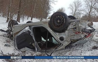 Три человека пострадали в результате ДТП в Глубокском районе, легковушка всмятку