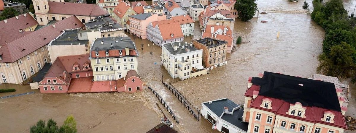 В Польше ввели режим стихийного бедствия из-за наводнений, которые «происходят раз в 100 лет» — Видео