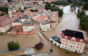 В Польше ввели режим стихийного бедствия из-за наводнений, которые «происходят раз в 100 лет» — Видео