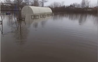 «Тонем все дальше и дальше» – Белорусы показали разливы рек и «прорванную дамбу». Но нарвались на хейтеров — Видео
