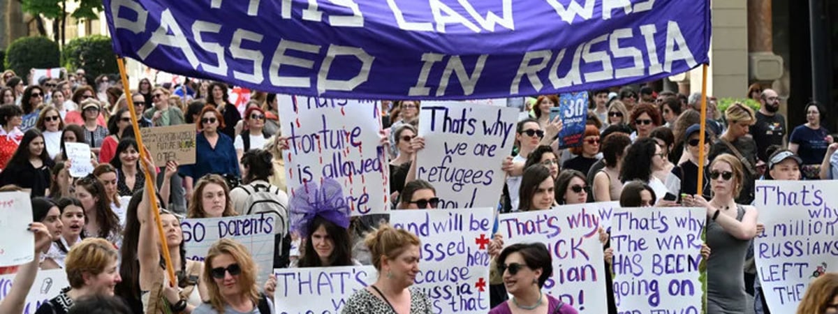 Акунин: «Путинизм разъест Грузию как раковая опухоль»