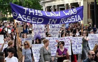 Акунин: «Путинизм разъест Грузию как раковая опухоль»