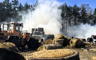 Крупный пожар соломы в Каменецком районе: сгорело 9,5 тонн