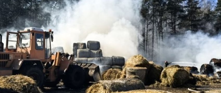 Крупный пожар соломы в Каменецком районе: сгорело 9,5 тонн