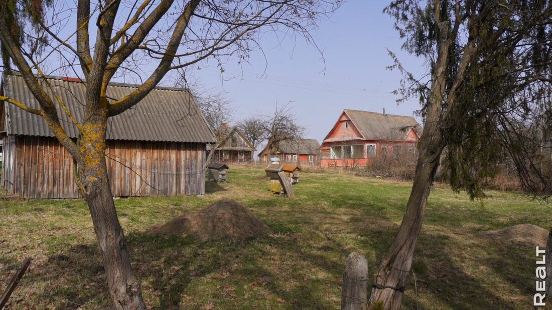 Белоруска восстанавливает родовое гнездо в глухой деревне у реки