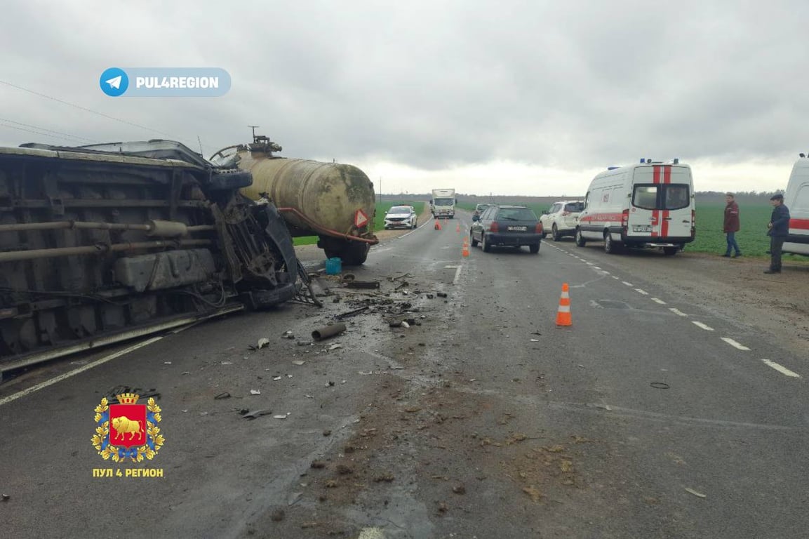Маршрутка Брест-Гродно столкнулась с трактором. 10 человек в больнице, двое из них — подростки