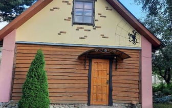 Недалеко от Гродно продают усадьбу с баней и домиком для пиццы — сколько стоит такой дом