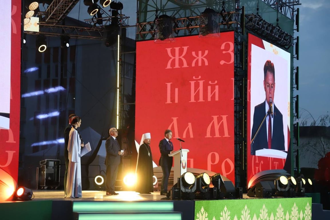 Видео праздничного фейерверка в Ивацевичах