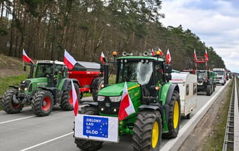 Польские фермеры заблокировали тракторами два КПП на границе с Германией — Видео