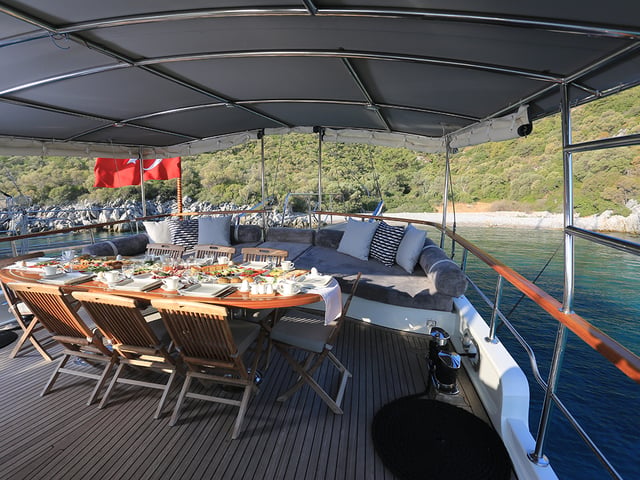 08 Grand Sailor Aft Deck 1