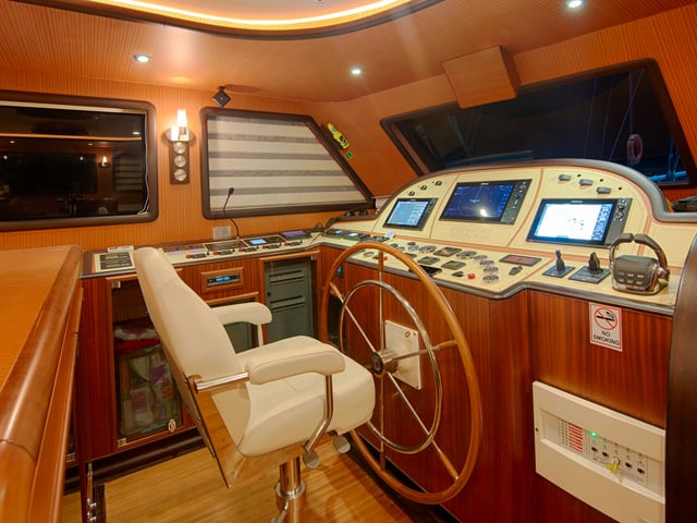 SALOON