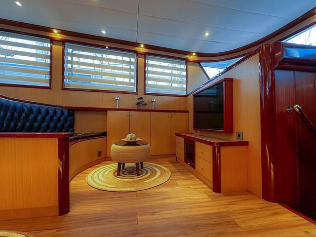 24 Diva Deniz Saloon 3