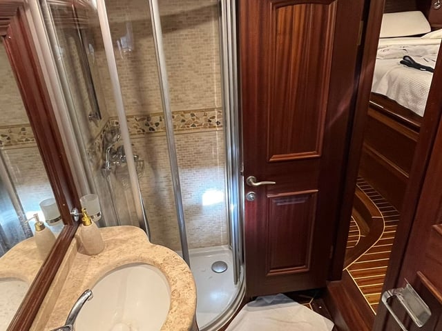 ZII Aft Master Bathroom