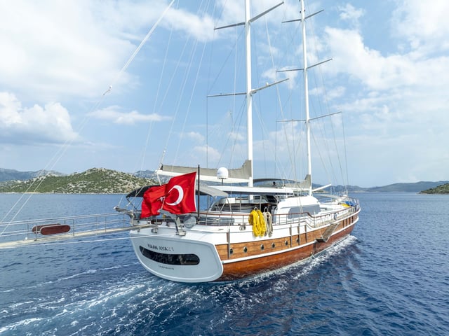 Kaan Ayaz Luxury Gulet Charter (17)