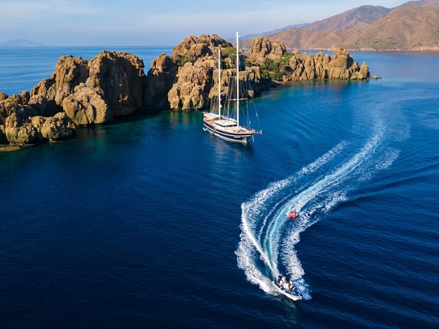 Blue Heaven yacht aerial view