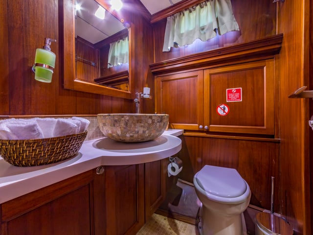 Dea Del Mare yacht interior or exterior view