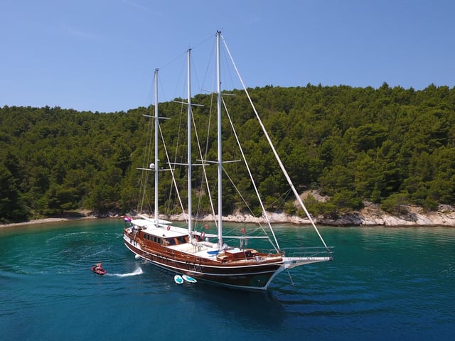 Dolce Vita yacht interior or exterior view